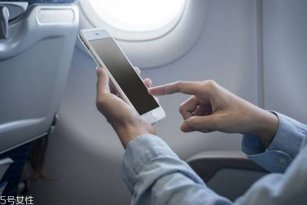 玩手機皮膚差怎樣改善 3招拯救手機控 玩手機皮膚差怎樣改善 3招拯救手機控