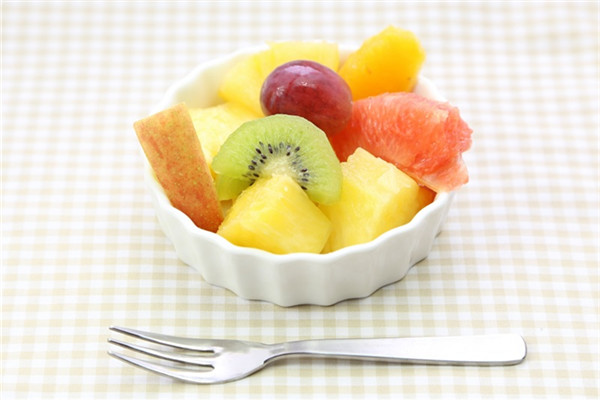 水果是直接吃好還是榨汁好 果汁其實(shí)沒那么營(yíng)養(yǎng)