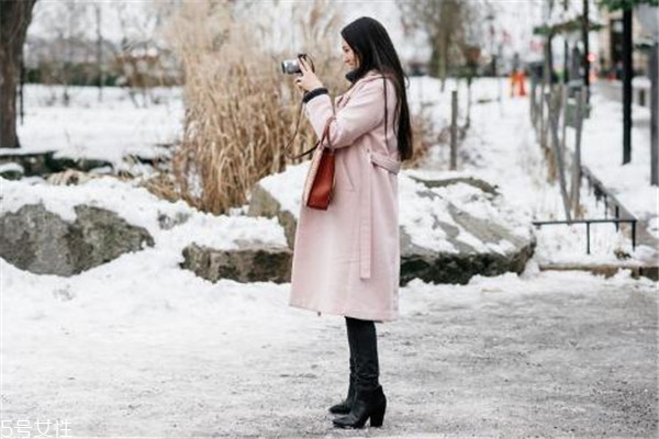 2018冬季流行什么大衣 風(fēng)格很關(guān)鍵 2018冬季流行什么大衣 風(fēng)格很關(guān)鍵