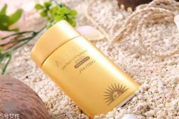 先涂防曬霜還是隔離霜 看完不再犯錯 先涂防曬霜還是隔離霜 看完不再犯錯