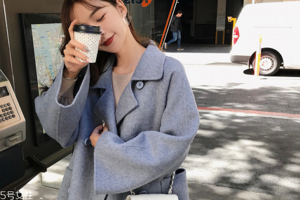 毛呢大衣為什么會(huì)起球 過(guò)度摩擦導(dǎo)致 毛呢大衣為什么會(huì)起球 過(guò)度摩擦導(dǎo)致