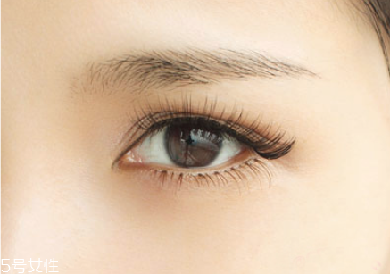 簡單裸妝淡妝怎么畫 裸妝眼影的畫法 簡單裸妝淡妝怎么畫 裸妝眼影的畫法