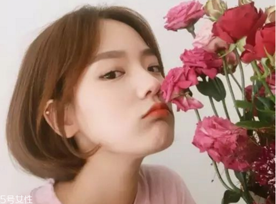 簡單裸妝淡妝怎么畫 裸妝眼影的畫法 簡單裸妝淡妝怎么畫 裸妝眼影的畫法