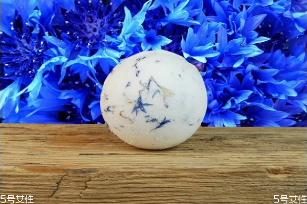 施丹蘭精油球使用方法 泡澡哲學(xué)中的生活態(tài)度 施丹蘭精油球使用方法 泡澡哲學(xué)中的生活態(tài)度