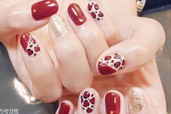 顯手白豹紋美甲圖片 這幾款簡單干凈又洋氣 顯手白豹紋美甲圖片 這幾款簡單干凈又洋氣