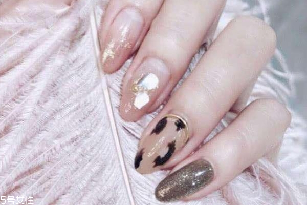 顯手白豹紋美甲圖片 這幾款簡單干凈又洋氣 顯手白豹紋美甲圖片 這幾款簡單干凈又洋氣