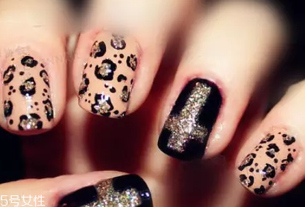 顯手白豹紋美甲圖片 這幾款簡單干凈又洋氣 顯手白豹紋美甲圖片 這幾款簡單干凈又洋氣