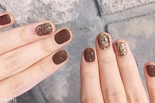 百搭棕色美甲圖片 這幾款非常襯膚色 百搭棕色美甲圖片 這幾款非常襯膚色