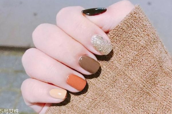 百搭棕色美甲圖片 這幾款非常襯膚色 百搭棕色美甲圖片 這幾款非常襯膚色