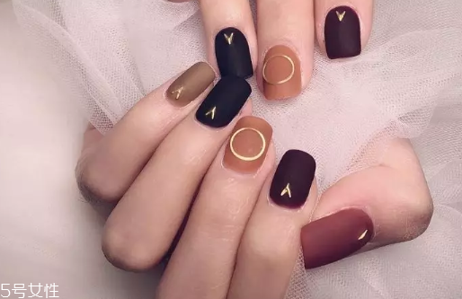 百搭棕色美甲圖片 這幾款非常襯膚色 百搭棕色美甲圖片 這幾款非常襯膚色