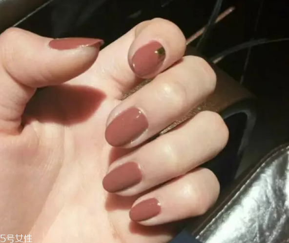 百搭棕色美甲圖片 這幾款非常襯膚色 百搭棕色美甲圖片 這幾款非常襯膚色