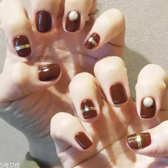 百搭棕色美甲圖片 這幾款非常襯膚色 百搭棕色美甲圖片 這幾款非常襯膚色