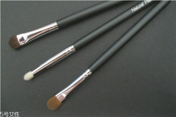 必備眼影刷有哪幾種 眼影刷分類 必備眼影刷有哪幾種 眼影刷分類