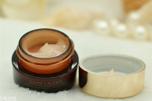 眼霜的正確使用步驟 一眼看出是否認真護膚 眼霜的正確使用步驟 一眼看出是否認真護膚