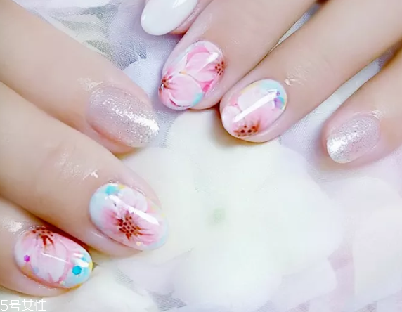 高人氣暈染美甲圖片 這幾款讓你的氣質(zhì)暴增 高人氣暈染美甲圖片 這幾款讓你的氣質(zhì)暴增