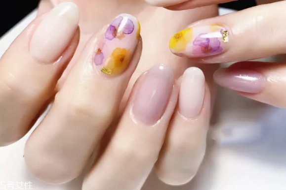 高人氣暈染美甲圖片 這幾款讓你的氣質(zhì)暴增 高人氣暈染美甲圖片 這幾款讓你的氣質(zhì)暴增