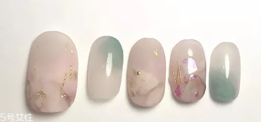 高人氣暈染美甲圖片 這幾款讓你的氣質(zhì)暴增 高人氣暈染美甲圖片 這幾款讓你的氣質(zhì)暴增