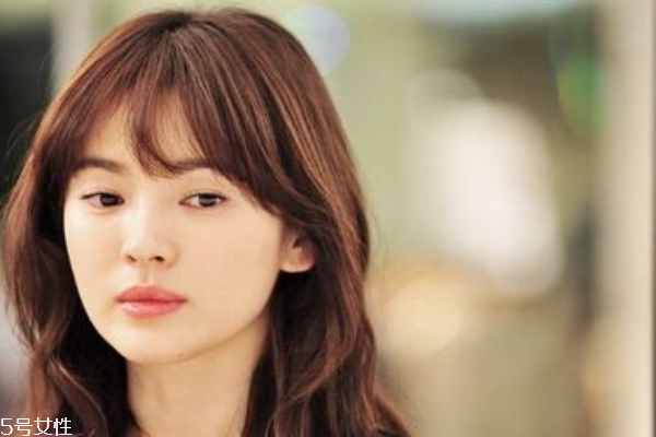 你適合濃妝還是淡妝 選對妝容才能站穩(wěn)c位 你適合濃妝還是淡妝 選對妝容才能站穩(wěn)c位