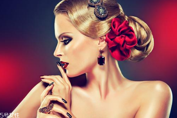 你適合濃妝還是淡妝 選對妝容才能站穩(wěn)c位 你適合濃妝還是淡妝 選對妝容才能站穩(wěn)c位