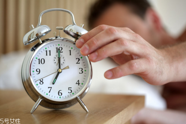正常人需要多少睡眠時(shí)間 睡眠不足的害處 正常人需要多少睡眠時(shí)間 睡眠不足的害處
