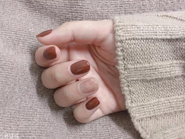 百搭棕色美甲圖片 這幾款非常襯膚色 百搭棕色美甲圖片 這幾款非常襯膚色
