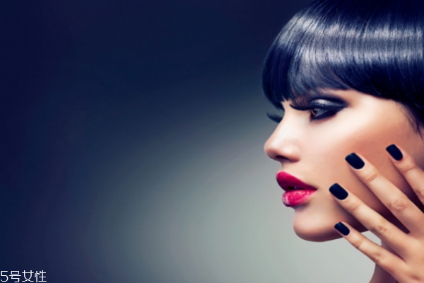 鹽水洗臉去痘痘嗎 鹽水洗臉的步驟如下 鹽水洗臉去痘痘嗎 鹽水洗臉的步驟如下