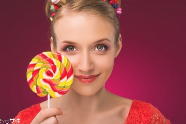 用鹽水洗臉可以收縮毛孔嗎 這樣用鹽水洗臉最干凈 用鹽水洗臉可以收縮毛孔嗎 這樣用鹽水洗臉最干凈