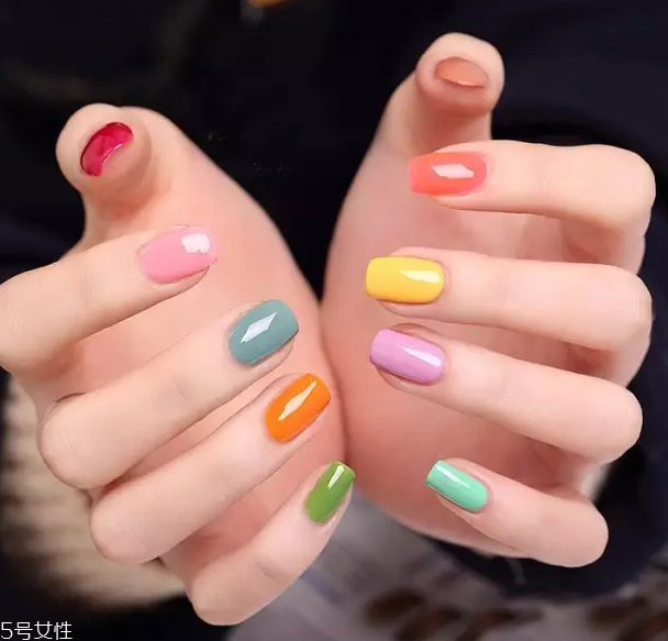 百搭南瓜色美甲圖片 這幾款讓你擁有好氣色 百搭南瓜色美甲圖片 這幾款讓你擁有好氣色