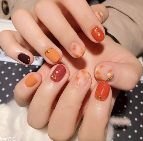 百搭南瓜色美甲圖片 這幾款讓你擁有好氣色 百搭南瓜色美甲圖片 這幾款讓你擁有好氣色