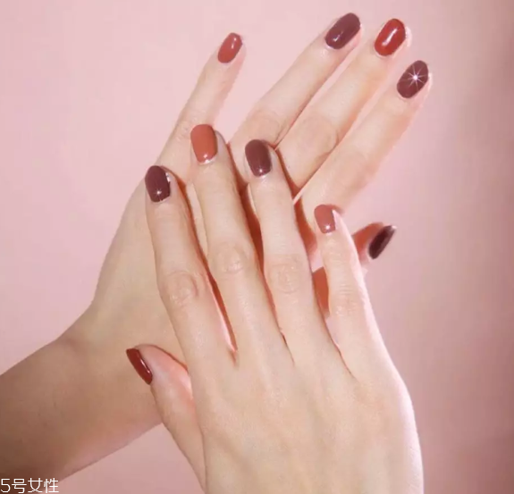 百搭南瓜色美甲圖片 這幾款讓你擁有好氣色 百搭南瓜色美甲圖片 這幾款讓你擁有好氣色