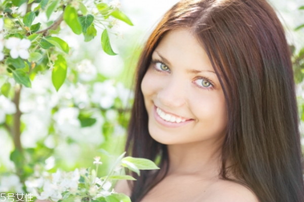 日霜怎么用 點(diǎn)涂法一定要學(xué)會(huì) 日霜怎么用 點(diǎn)涂法一定要學(xué)會(huì)