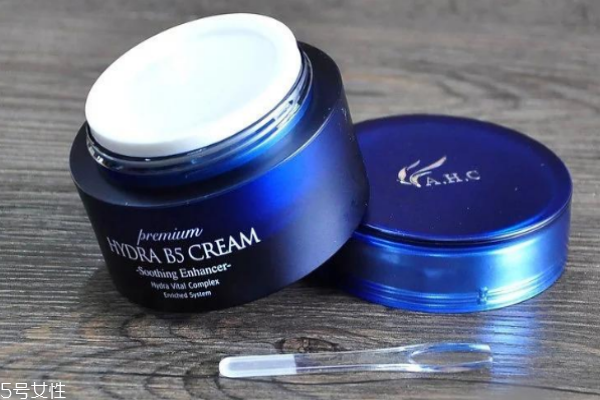 日霜怎么用 點(diǎn)涂法一定要學(xué)會(huì) 日霜怎么用 點(diǎn)涂法一定要學(xué)會(huì)