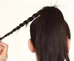 發(fā)量少怎么扎丸子頭 4步打造圓潤后腦勺 發(fā)量少怎么扎丸子頭 4步打造圓潤后腦勺