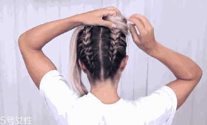發(fā)量少怎么扎丸子頭 4步打造圓潤后腦勺 發(fā)量少怎么扎丸子頭 4步打造圓潤后腦勺