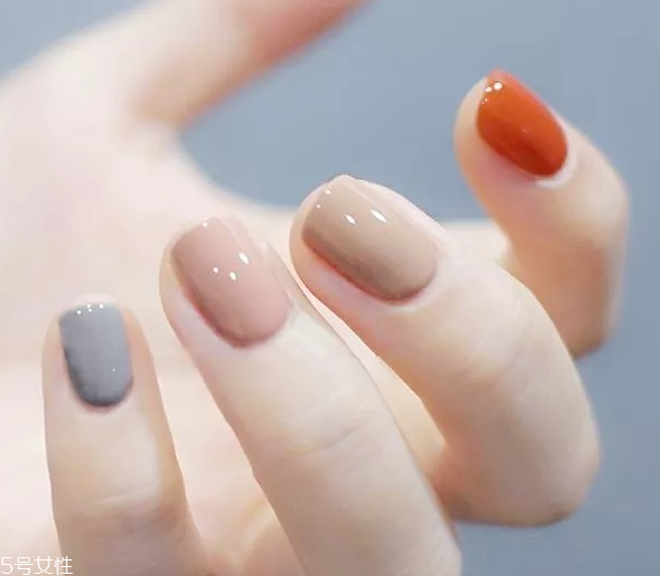 高級(jí)莫蘭迪色美甲圖片 這幾款盡顯低調(diào)淡雅氣質(zhì) 高級(jí)莫蘭迪色美甲圖片 這幾款盡顯低調(diào)淡雅氣質(zhì)