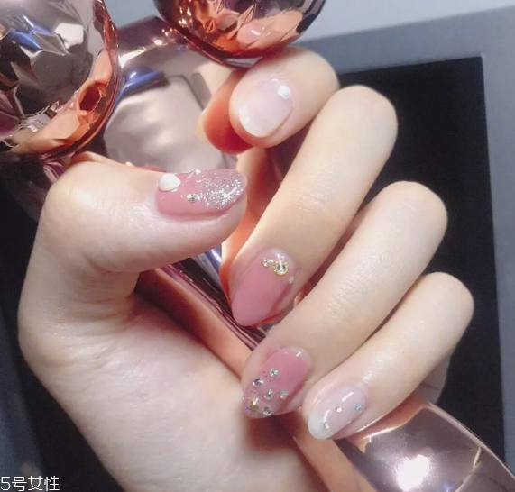 通勤風美甲圖片 幫上班族打造專業(yè)素養(yǎng) 通勤風美甲圖片 幫上班族打造專業(yè)素養(yǎng)