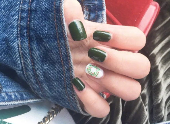 時(shí)尚綠色美甲圖片 這幾款非常抓人眼球 時(shí)尚綠色美甲圖片 這幾款非常抓人眼球