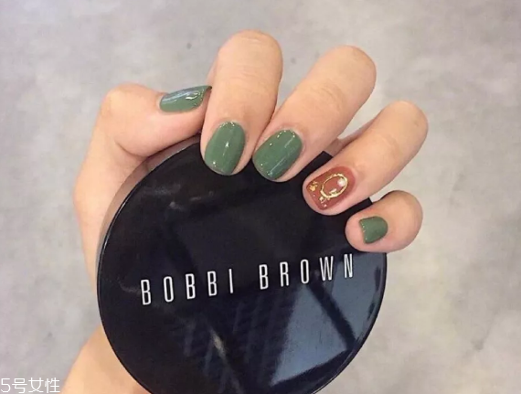 時(shí)尚綠色美甲圖片 這幾款非常抓人眼球 時(shí)尚綠色美甲圖片 這幾款非常抓人眼球