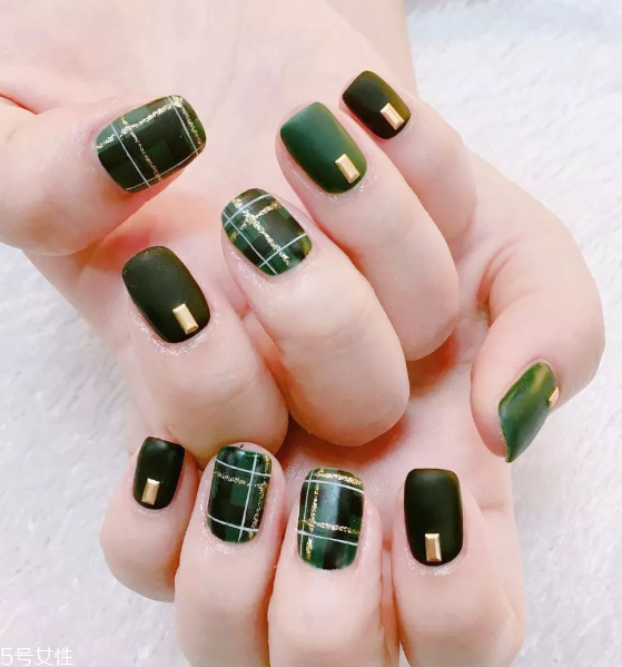 時(shí)尚綠色美甲圖片 這幾款非常抓人眼球 時(shí)尚綠色美甲圖片 這幾款非常抓人眼球
