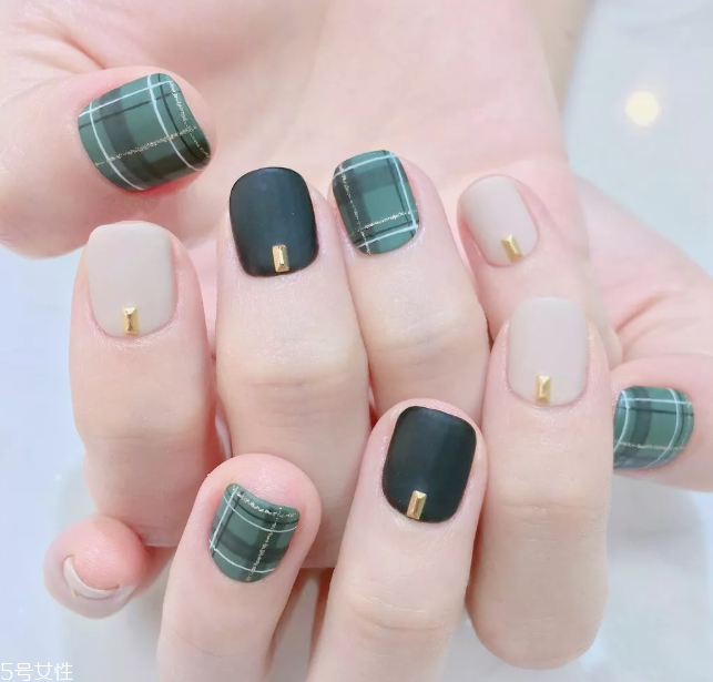 時(shí)尚綠色美甲圖片 這幾款非常抓人眼球 時(shí)尚綠色美甲圖片 這幾款非常抓人眼球