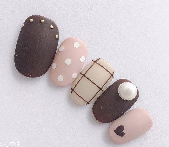 可愛波點(diǎn)美甲圖片 這幾款自帶減齡效果 可愛波點(diǎn)美甲圖片 這幾款自帶減齡效果
