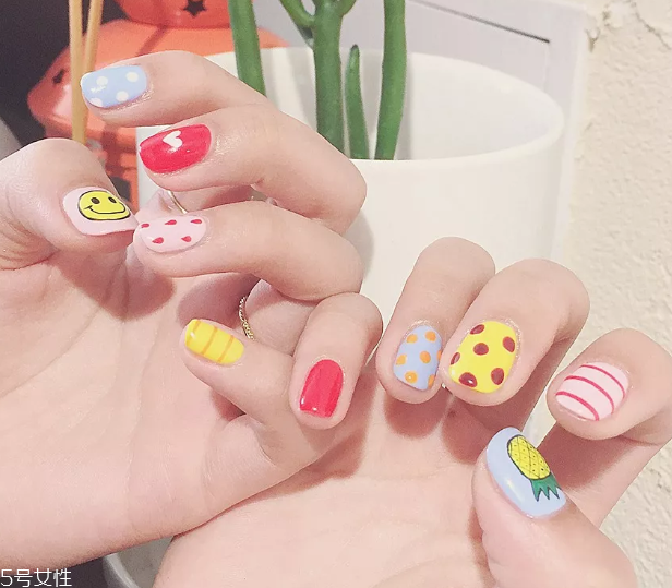 可愛波點(diǎn)美甲圖片 這幾款自帶減齡效果 可愛波點(diǎn)美甲圖片 這幾款自帶減齡效果