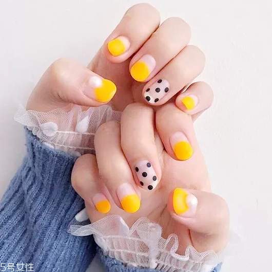 可愛波點(diǎn)美甲圖片 這幾款自帶減齡效果 可愛波點(diǎn)美甲圖片 這幾款自帶減齡效果