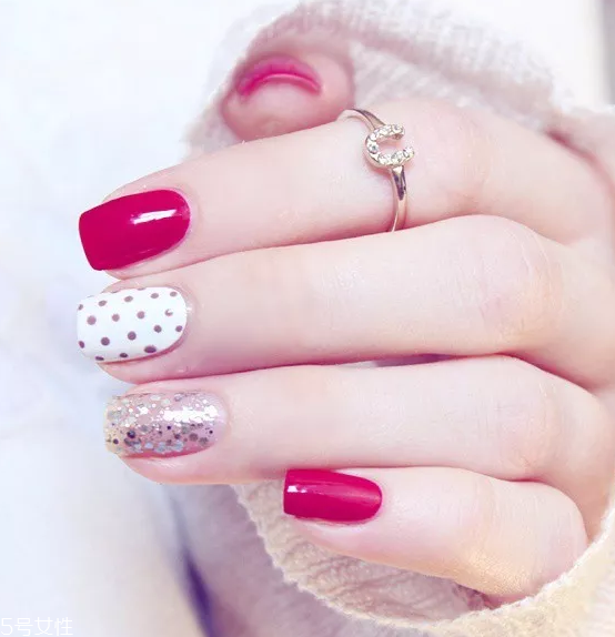 可愛波點(diǎn)美甲圖片 這幾款自帶減齡效果 可愛波點(diǎn)美甲圖片 這幾款自帶減齡效果