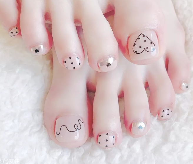 可愛波點(diǎn)美甲圖片 這幾款自帶減齡效果 可愛波點(diǎn)美甲圖片 這幾款自帶減齡效果
