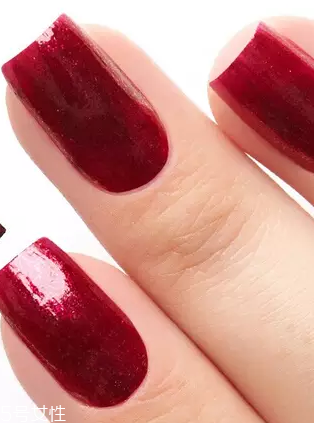 另類磨砂紅美甲圖片 讓人魅力四射的紅色風(fēng)暴 另類磨砂紅美甲圖片 讓人魅力四射的紅色風(fēng)暴