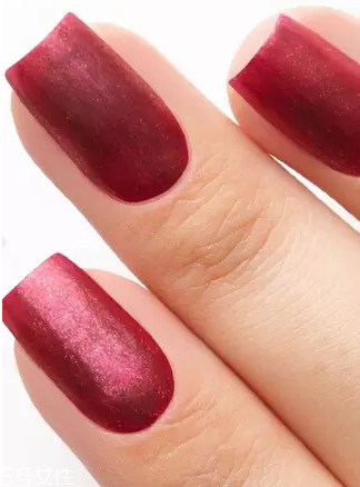 另類磨砂紅美甲圖片 讓人魅力四射的紅色風(fēng)暴 另類磨砂紅美甲圖片 讓人魅力四射的紅色風(fēng)暴