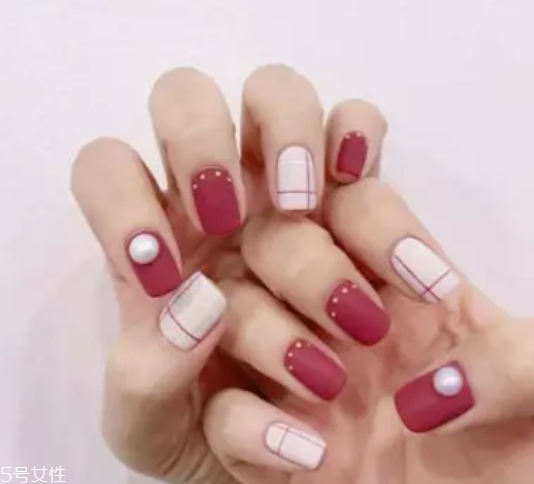 另類磨砂紅美甲圖片 讓人魅力四射的紅色風(fēng)暴 另類磨砂紅美甲圖片 讓人魅力四射的紅色風(fēng)暴