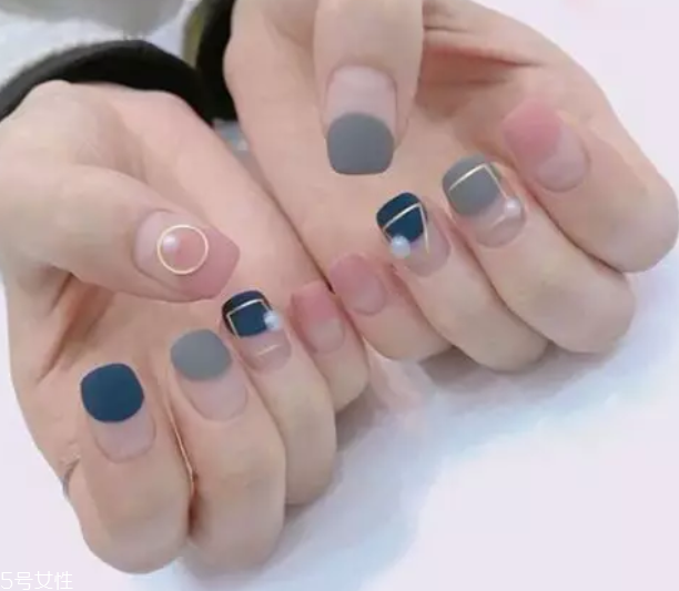 另類磨砂紅美甲圖片 讓人魅力四射的紅色風(fēng)暴 另類磨砂紅美甲圖片 讓人魅力四射的紅色風(fēng)暴