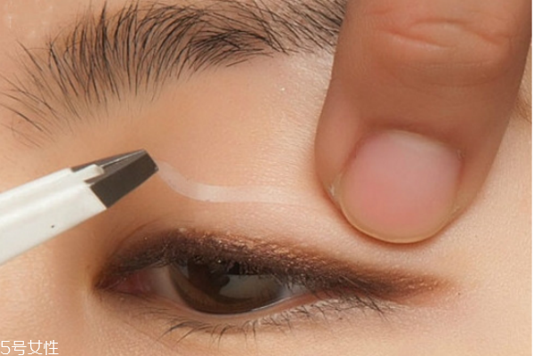 單眼皮自然變雙眼皮的化妝技巧 簡單5步變外雙大眼妹 單眼皮自然變雙眼皮的化妝技巧 簡單5步變外雙大眼妹